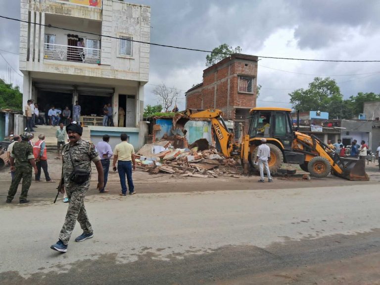 आरओबी निर्माण को लेकर चला अतिक्रमण हटाओ अभियान