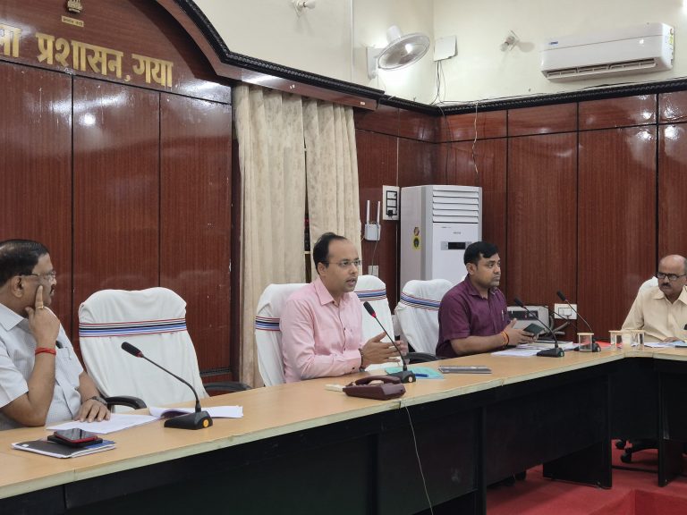 नये रोस्टर के मुताबिक समय पर अस्पतालों में पहुंचेंगे डॉक्टर : डीएम