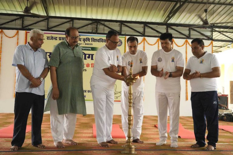 Samastipur News:योग हमलोगों को रखता है निरोग : कुलपति