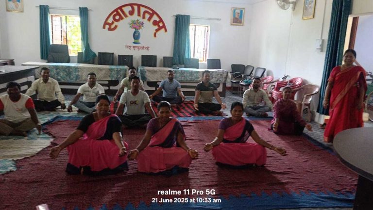मायापुर व लपरा पंचायत भवन में योगाभ्यास आयोजित