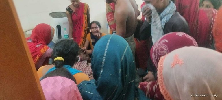 पेड़ से गिर कर 10 वर्षीय बालक की मौत
