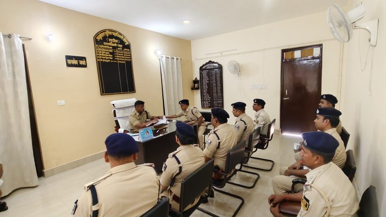 भारत-नेपाल सीमा का एसपी ने किया निरीक्षण, अपराध नियंत्रण को लेकर दिए सख्त निर्देश