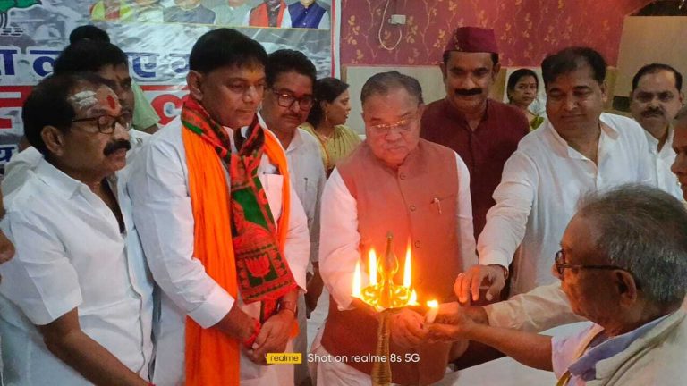 इंदिरा गांधी ने जबरन देश के ऊपर आपातकाल थोपकर की थी लोकतंत्र की हत्या : सुरेंद्र मेहता