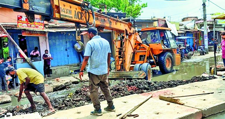 Saran News : 15 दिनों में बनी गुदरी चौक की पुलिया, सड़क निर्माण की मांग तेज