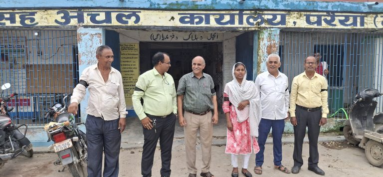 प्रखंड सह अंचल कर्मियों ने किया प्रदर्शन