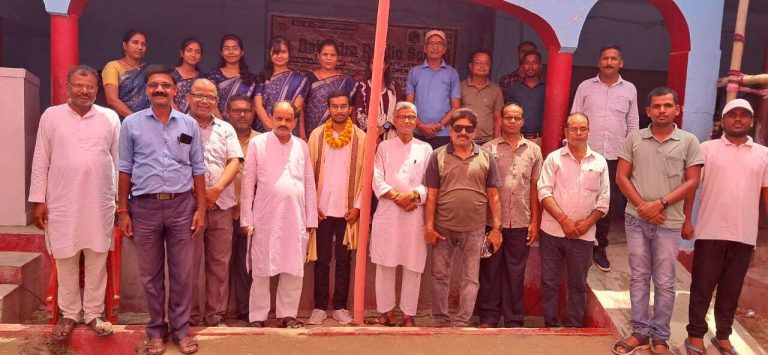 नीट में सफलता प्राप्त करने वाले छात्र को किया गया सम्मानित