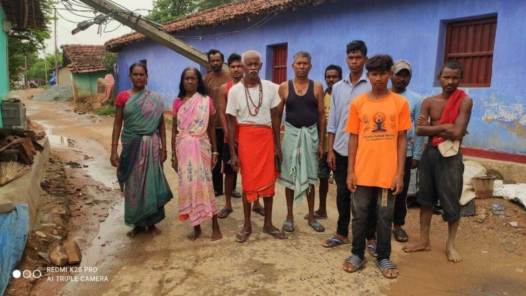 Chaibasa News : 1200 आबादी वाला गितलादेर गांव सुविधाओं से वंचित, छह माह से ट्रांसफॉर्मर खराब