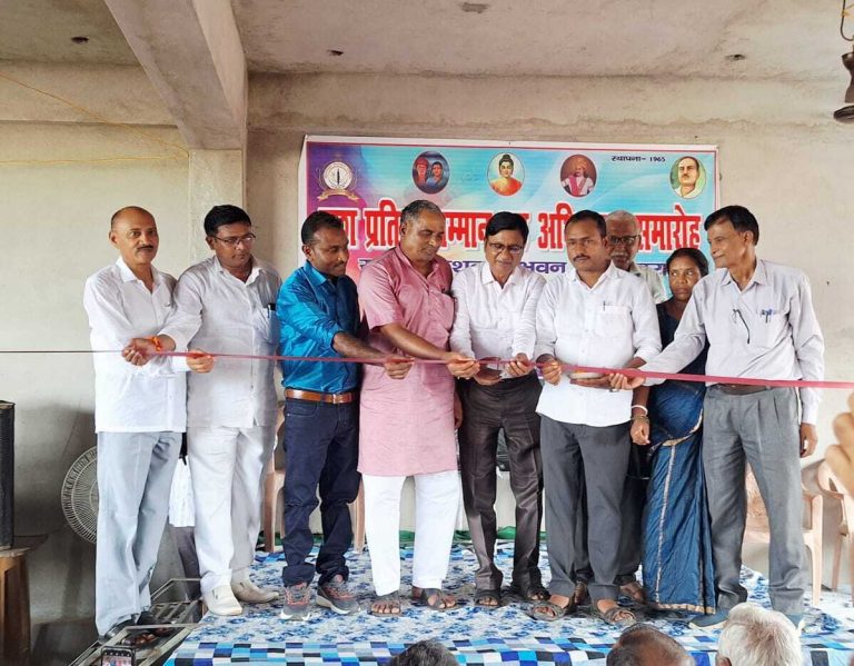 प्रतिभावान छात्र-छात्राओं को किया गया सम्मानित