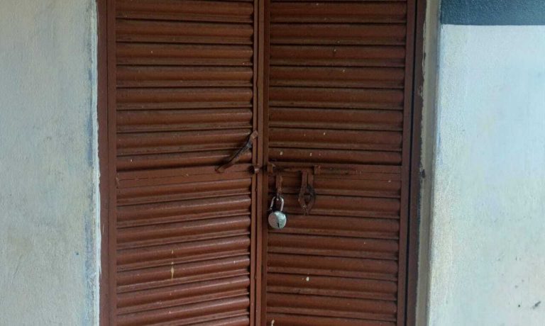 सारवां में स्कूल का ताला तोड़कर हजारों की चोरी