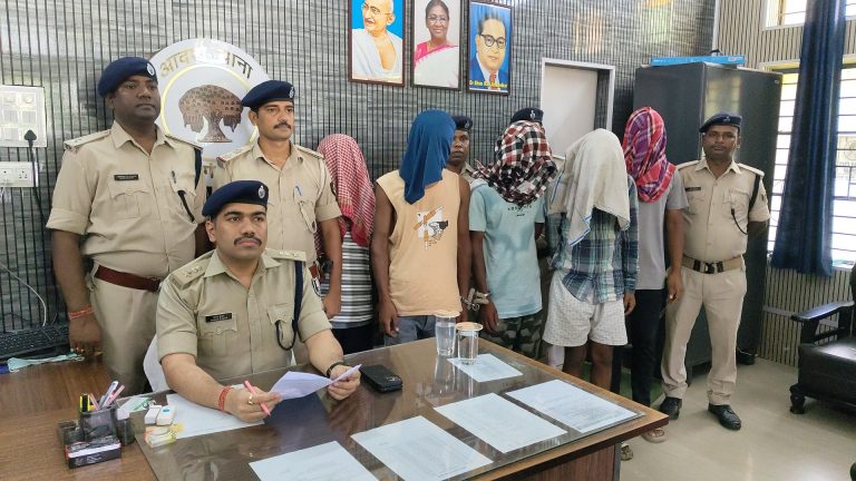 20 पुड़िया स्मैक के साथ दो तस्कर गिरफ्तार