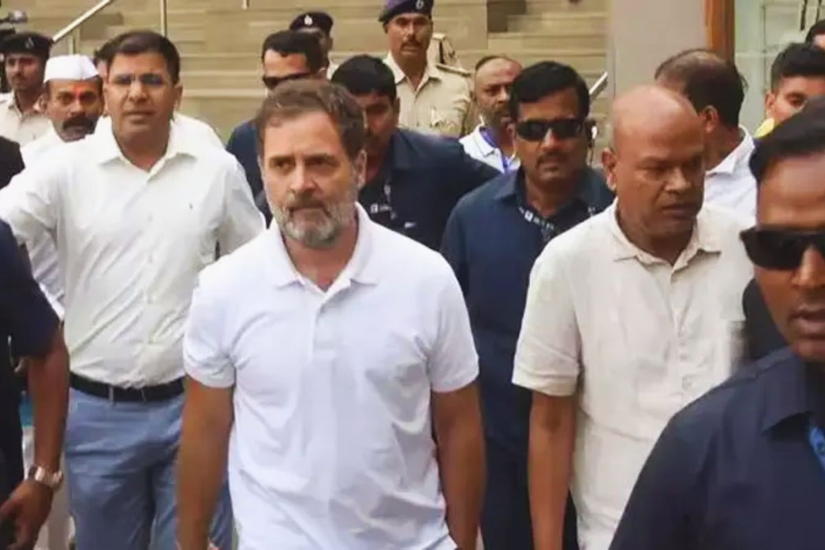 rahul gandhi| Rahul Gandhi pays tribute to 'mountain breaker' Dashrath Manjhi, meets his family in Gaya