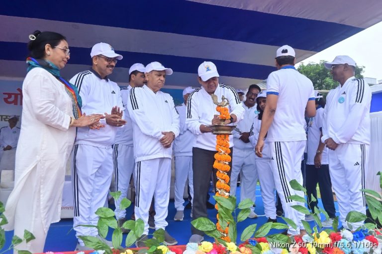 अंतरराष्ट्रीय योग दिवस पर एक मंच पर दिखे मंत्री इरफान अंसारी और भाजपा नेता सीपी सिंह, जानिये क्या कहा