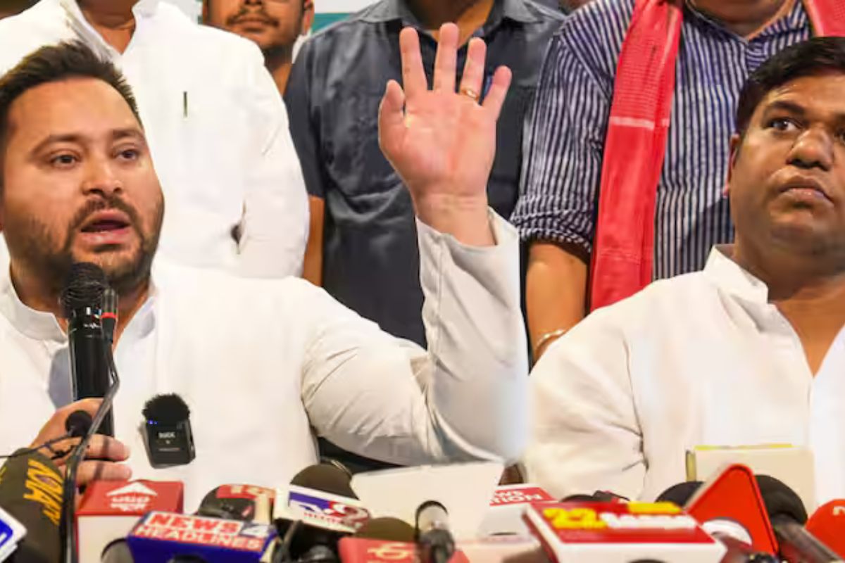 तेजस्वी यादव और मुकेश सहनी (फाइल फोटो)