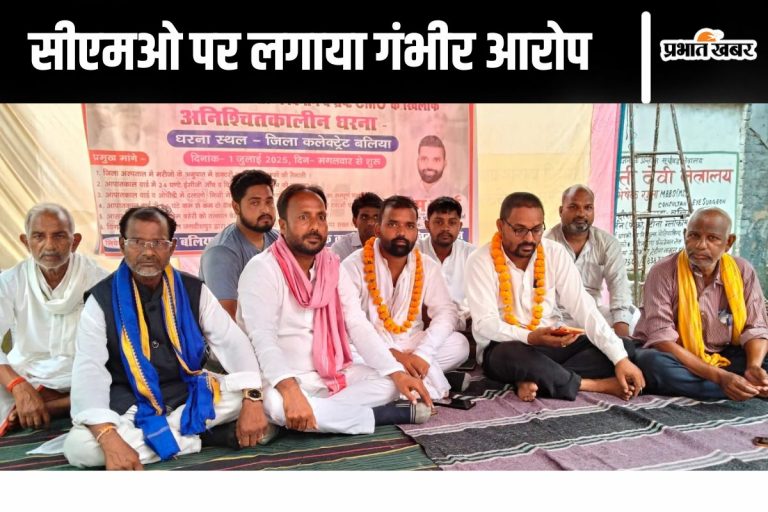 बलिया जिला अस्पताल की स्थिति सुधारने के लिए धरना पर बैठे प्रेम वर्मा, सीएमओ पर लगाया गंभीर आरोप