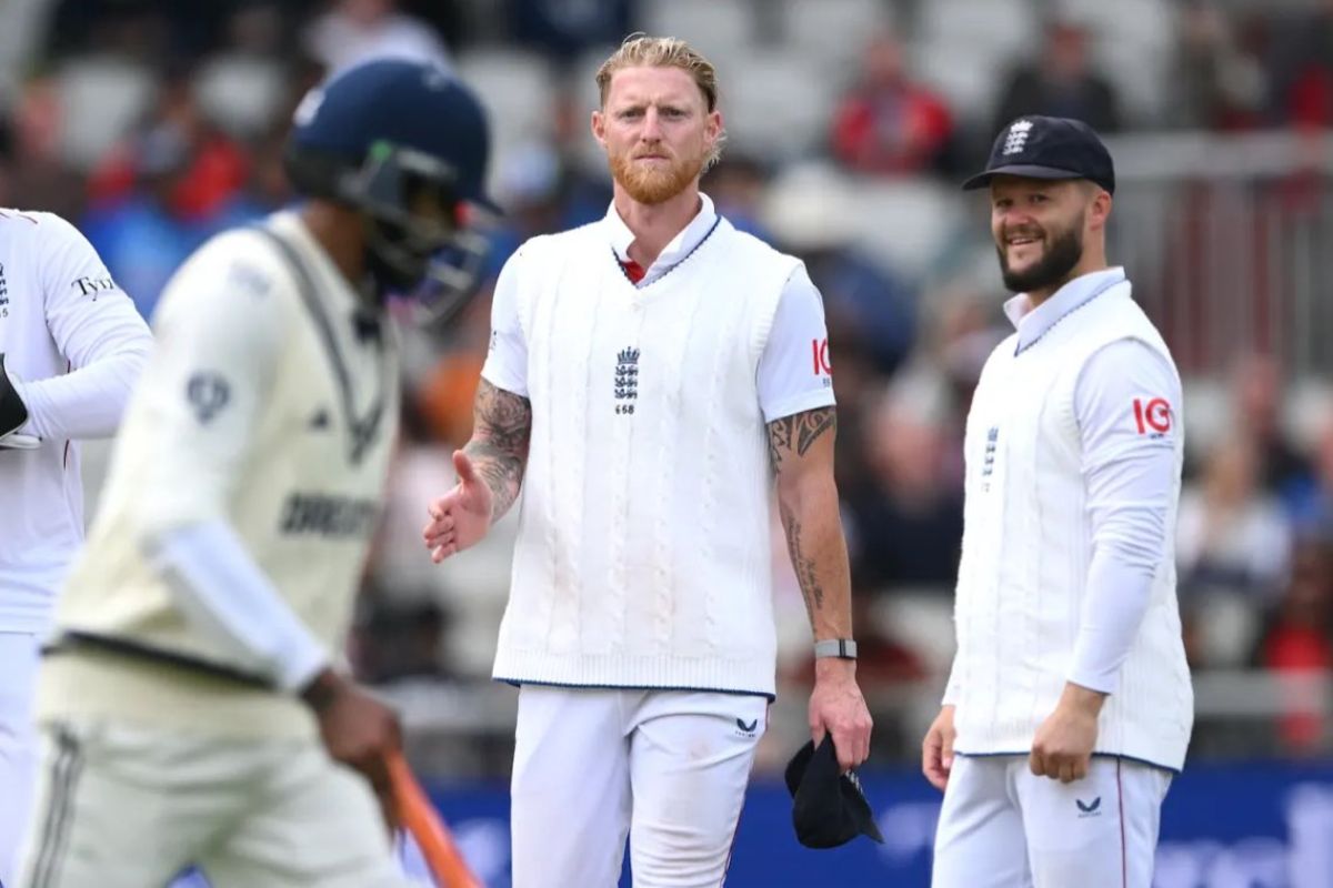 Ben Stokes offering handshake to Ravindra Jadeja.