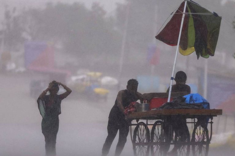 Heavy Rain Alert : मचेगा बारिश का तांडव, संभलकर निकलें घर से