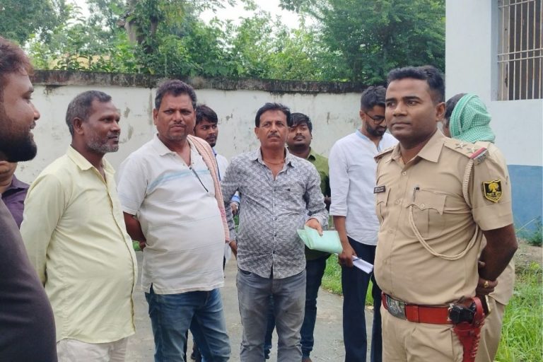 Khagaria: ग्यारहवीं में पढ़ रही छात्रा की हत्या कर शव को फंदे से लटकाया
