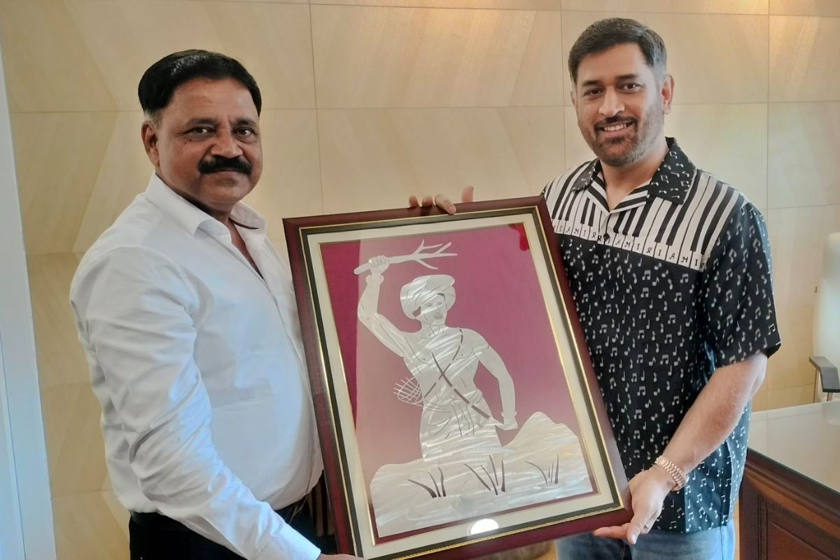 MS Dhoni with Sudhivya Kumar Sonu