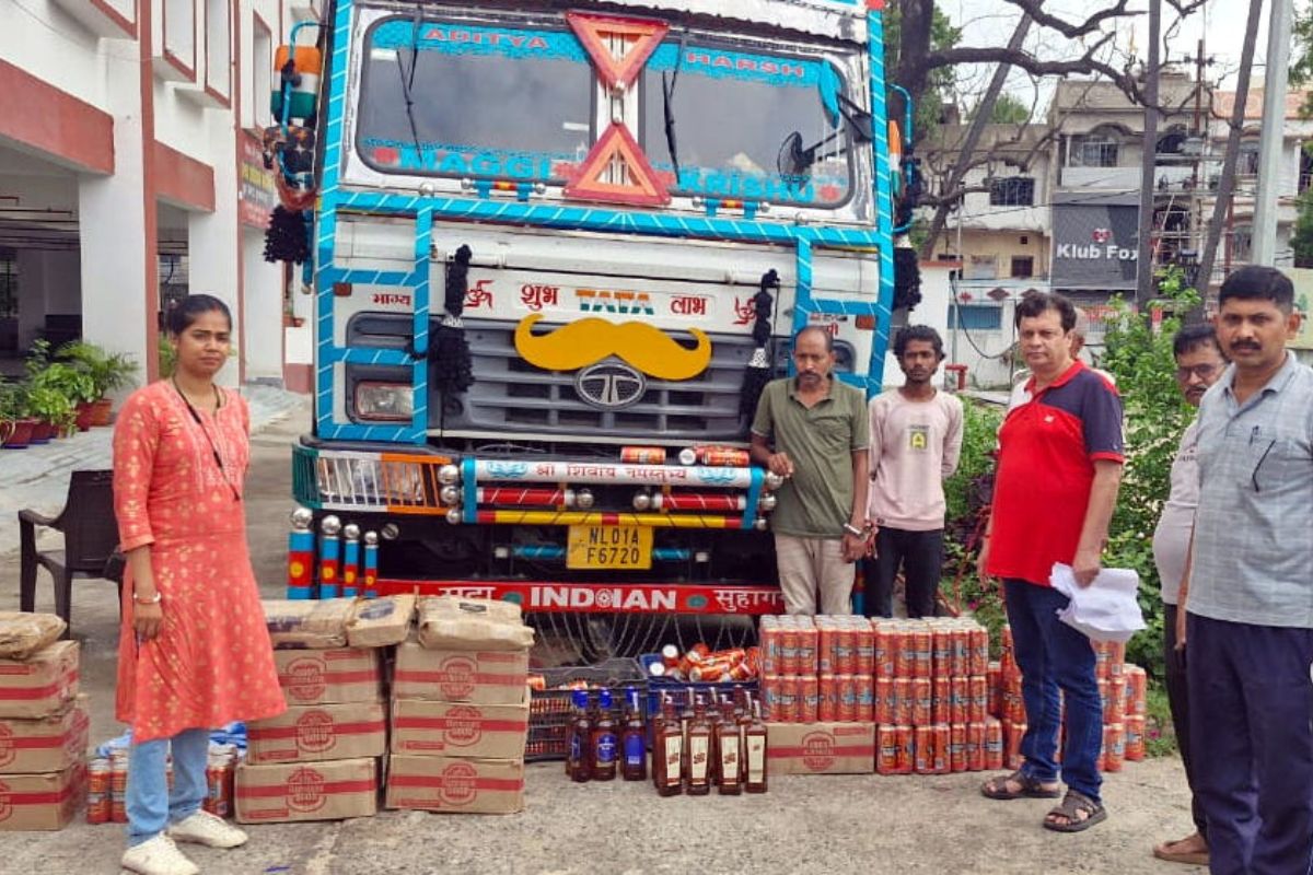 पुलिस की गिरफ्त में आरोपी