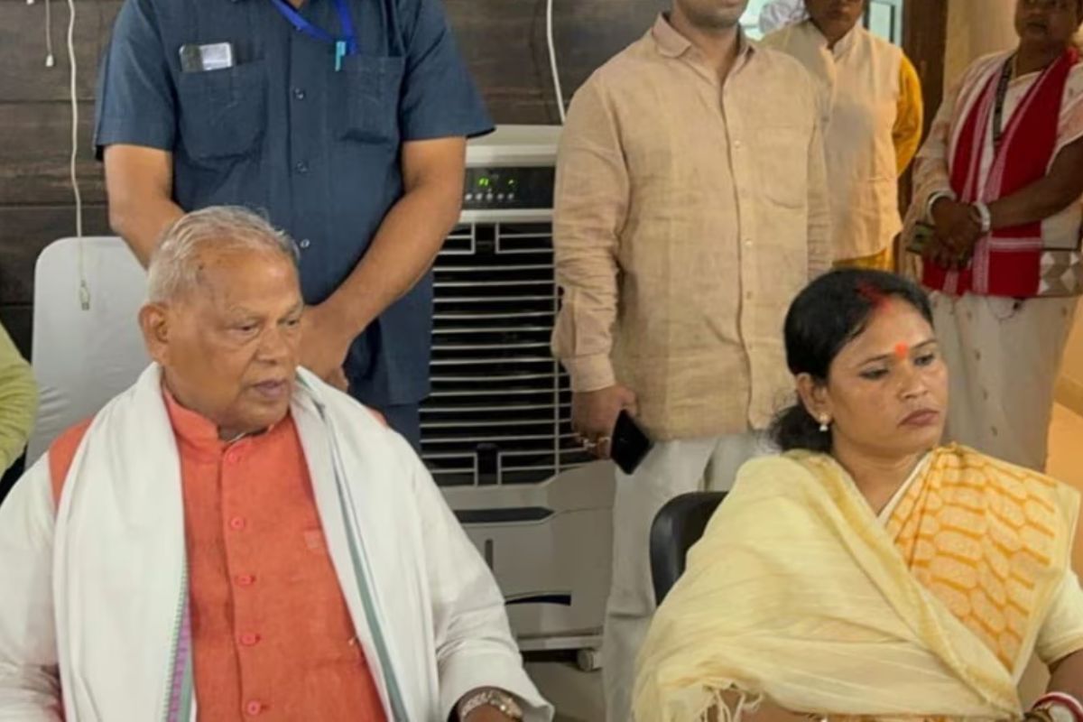 ससुर जीतनराम मांझी के साथ बहू दीपा