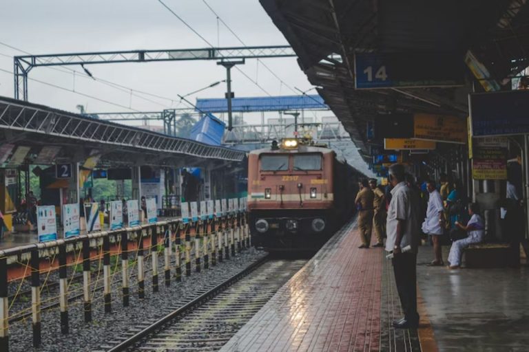 छपरा से दिल्ली जाने में पहले लगता था 285 रुपये, जानिए आज से कितना देना होगा किराया 