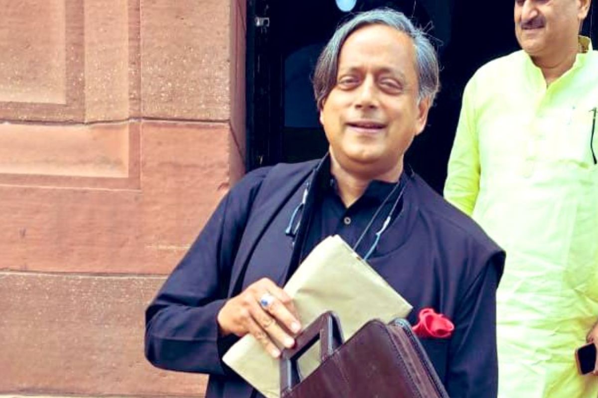 shashi tharoor