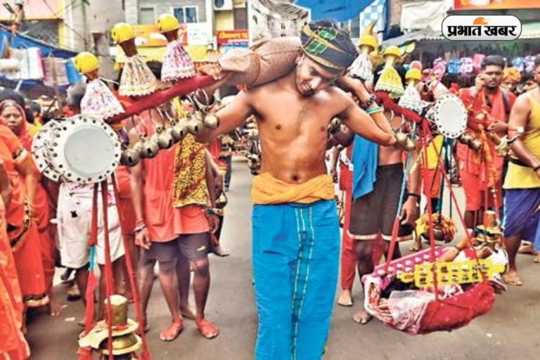 शिव भक्ति का अनोखा रंग, बेटी को कांवर में बैठाकर पूरी की 105 किमी की यात्रा