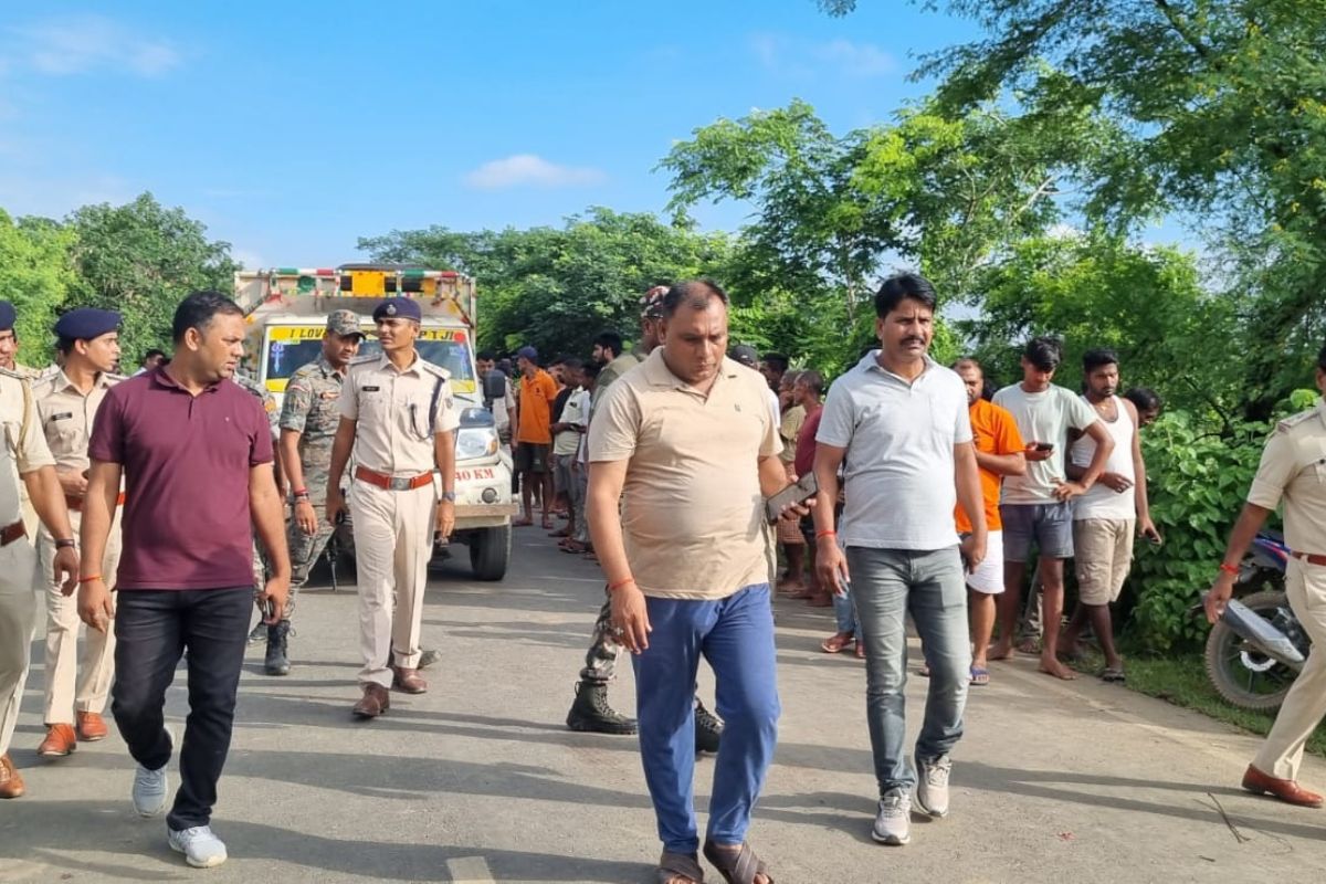 Auto collided with truck 3 engineering students died on spot