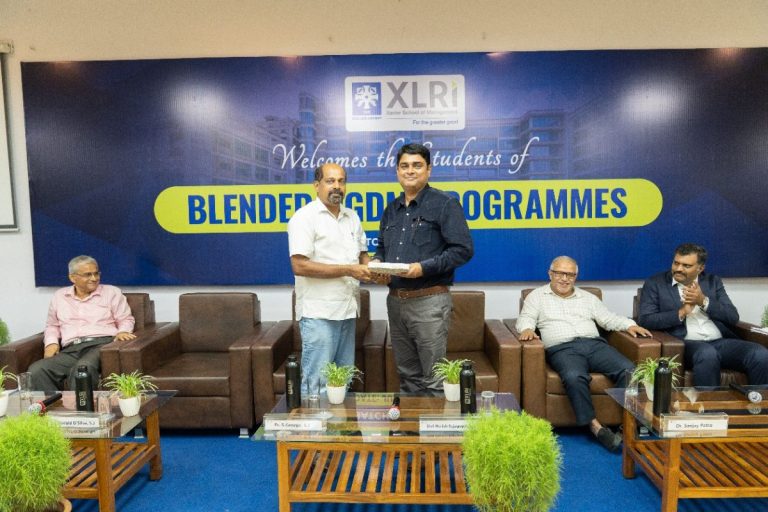 135 वर्किंग प्रोफेशनल्स अब दोबारा शुरू करेंगे पढ़ाई, जमशेदपुर के एक्सएलआरआई में नए बैच का उद्घाटन