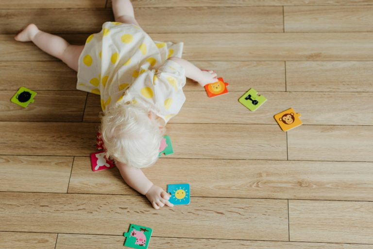 Baby Names: अपनी बेटी के लिए इस लिस्ट से चुनें एक बेहद ही गहरे अर्थ वाला खूबसूरत नाम