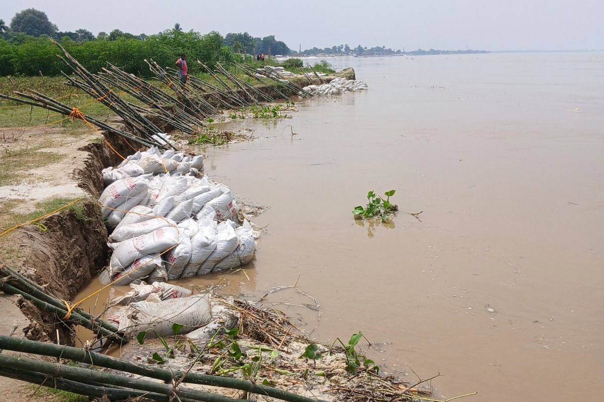 bhagalpur ganga river news| Ganga river crosses danger level in Bhagalpur, 10 bigha land of farmers submerged in the river