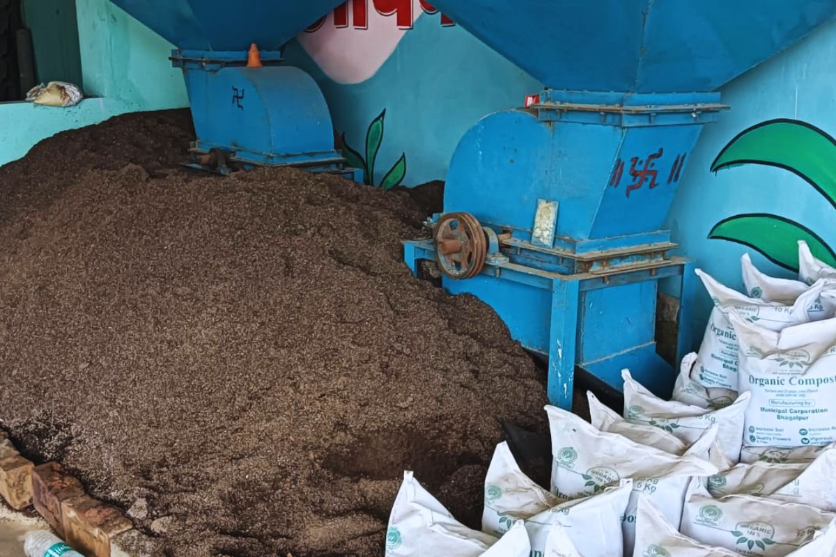 bhagalpur news| Fertilizer is available in Bhagalpur for just Rs 5 per kg, but it has not been sold in six months