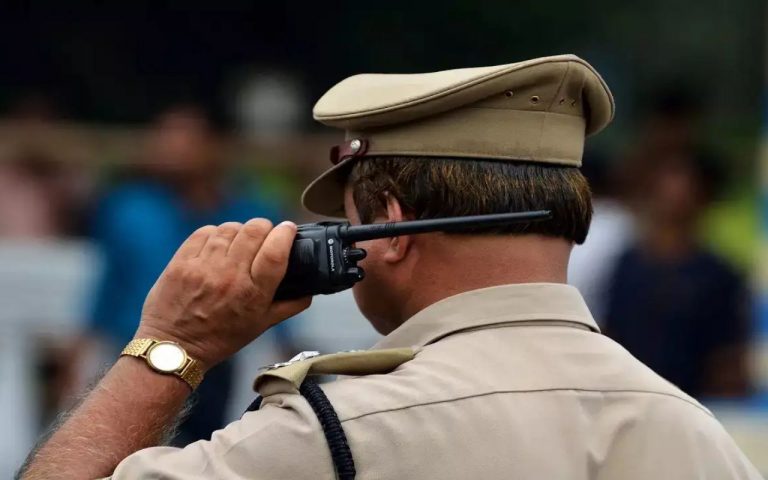 खुद वॉकी-टॉकी बनाकर गंजी-चप्पल में लगवाता था सेटर, बिहार पुलिस की परीक्षा में सेटिंग कराने वाला गिरोह धराया