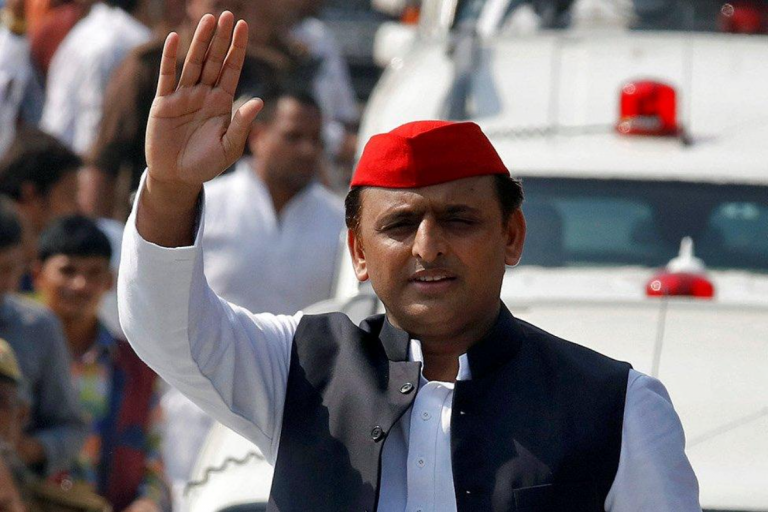 अखिलेश के जन्मदिन पर मायावती-योगी का सियासी सरप्राइज! पार्टी कार्यालय में उमड़ा जनसैलाब