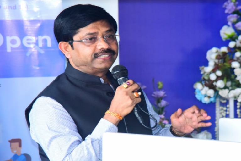 CM ऑफिस तक पहुंचा मंत्री का गुस्सा, दो साल से फाइलें दबा रहे अफसर, नियम तोड़कर बंटा सरकारी फायदा