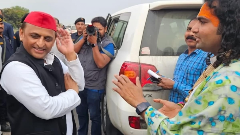 शूद्रों पर बहस के बाद अखिलेश ने कहा ‘रास्ता अलग’, अनिरुद्धाचार्य बोले – सच्चाई पसंद नहीं आई तो दूरी बना ली