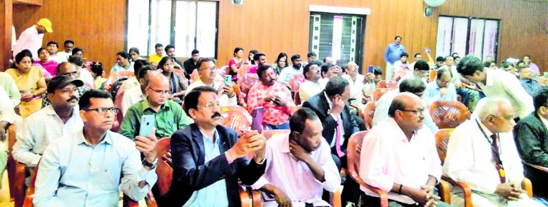 Chaibasa News : साइबर अपराधियों से सावधान रहें सेवानिवृत्त रेलकर्मी : डीआरएम