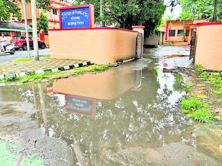 Rourkela News: झमाझम बारिश से घरों में घुसा पानी, जलजमाव से बिगड़ी स्मार्ट सिटी की सूरत