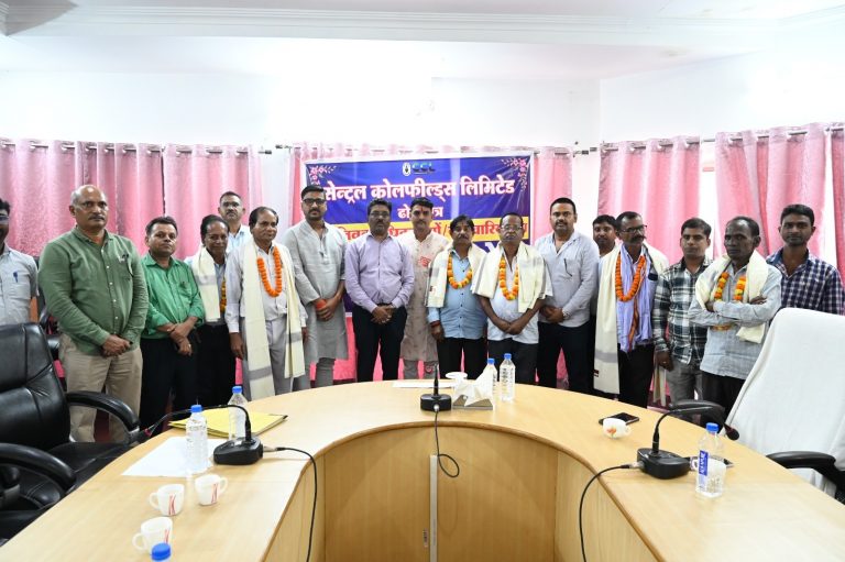 Bokaro News : 13 सेवानिवृत्त सीसीएल कर्मियों को दी गयी विदाई