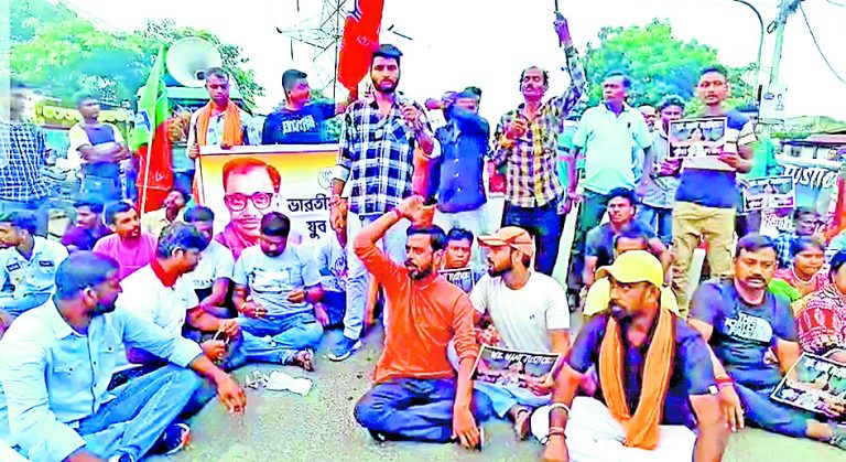 कसबा कांड के खिलाफ भाजयुमो का उग्र प्रदर्शन