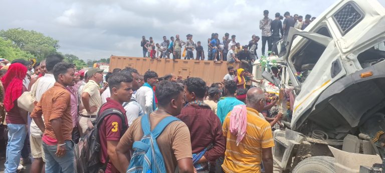 कुरसेला में एनएच-31 पर हाइवा-कंटेनर में भीषण टक्कर, चालक की मौत