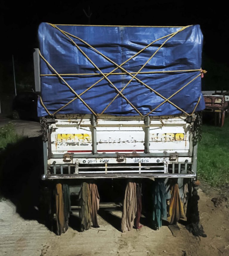 अवैध बालू लदा पिकअप जब्त