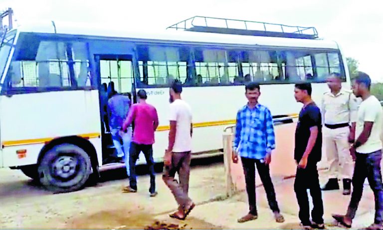ओडिशा में 19 प्रवासी श्रमिक रिहा बस से बीरभूम के लिए हुए रवाना