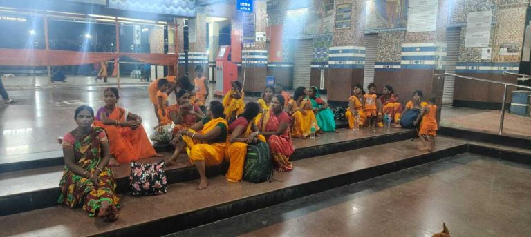 Deoghar News : इंटरसिटी एक्सप्रेस हादसे से बाल-बाल बची, चलती ट्रेन में इंजन और बोगी अलग
