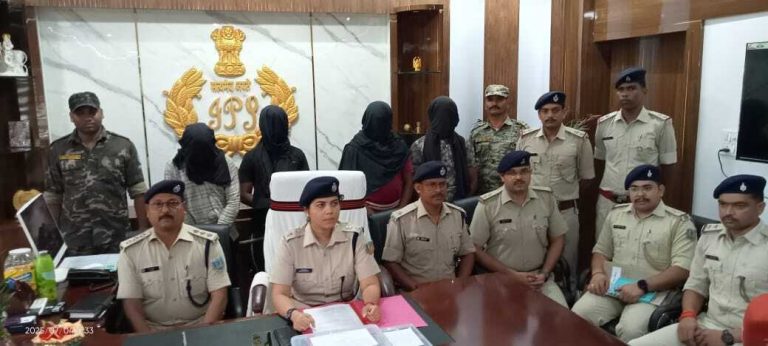 प्रभारी अंचल निरीक्षक के घर हुए डकैती का 18 दिन बाद उद्भेदन, चार गिरफ्तार