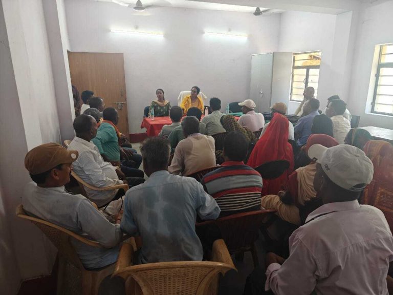 मतदाता सूची पुनरीक्षण को लेकर डीडीसी ने की समीक्षा बैठक, फील्ड में जाकर किया निरीक्षण