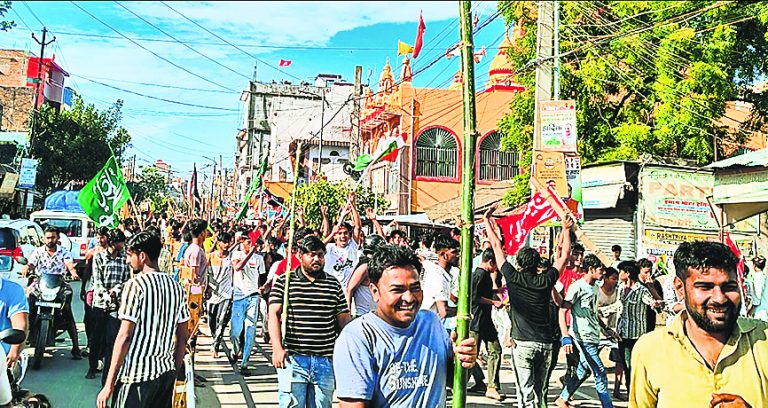 Gopalganj News : ताजिये के साथ निकला जुलूस, पहलाम आज
