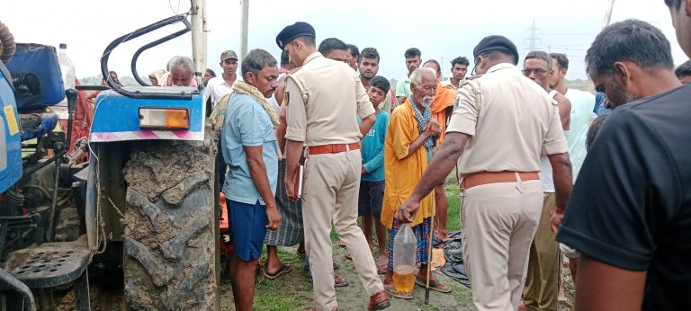 पेट्रोल छिड़क ट्रैक्टर में लगायी आग, जांच में जुटी पुलिस
