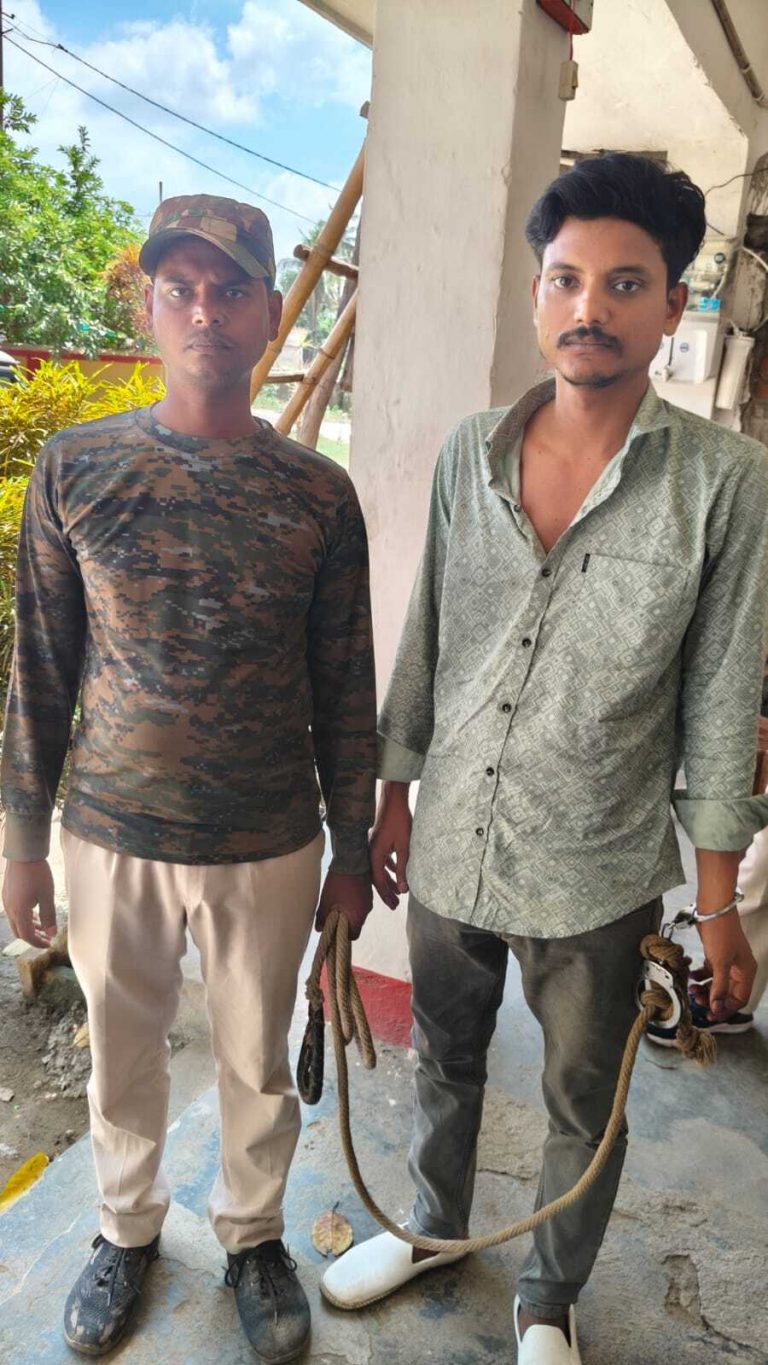 प्रतिबंधित कोडिन युक्त कफ सीरप के साथ दो तस्कर गिरफ्तार, न्यायिक हिरासत में भेजा गया