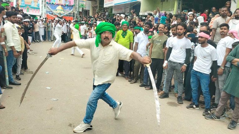 Kaimur News : या अली, या हसन, या हुसैन… से गूंजती रहीं सदाएं